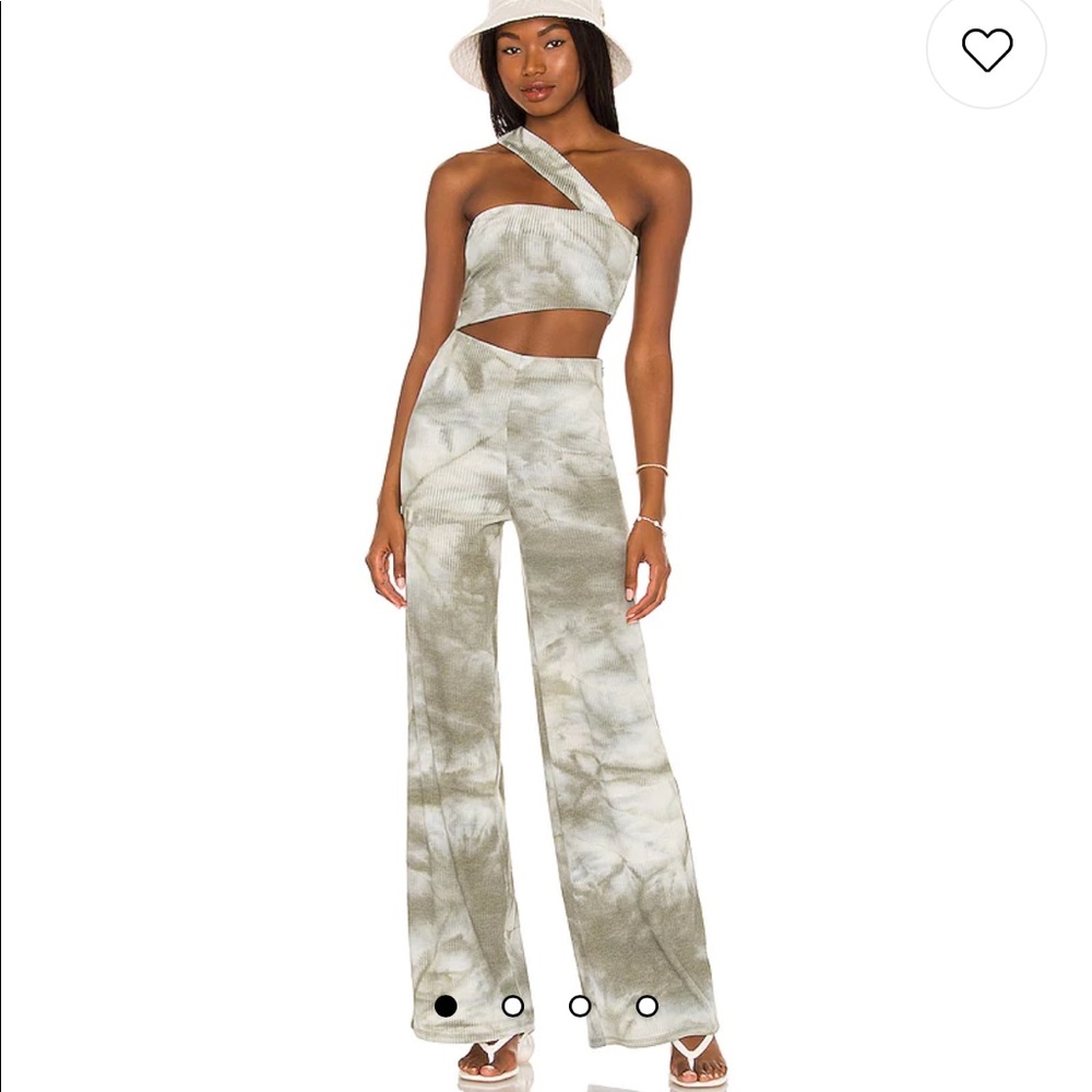 x Sofia Richie Fabien Jumpsuit
House of Harlow 1960 - REVOLVE